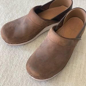 Dansko Clogs size 38 / 8 81/2